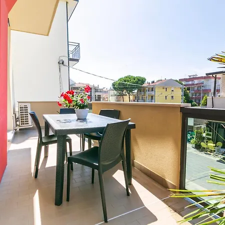 勒斯特尔公寓酒店 3*